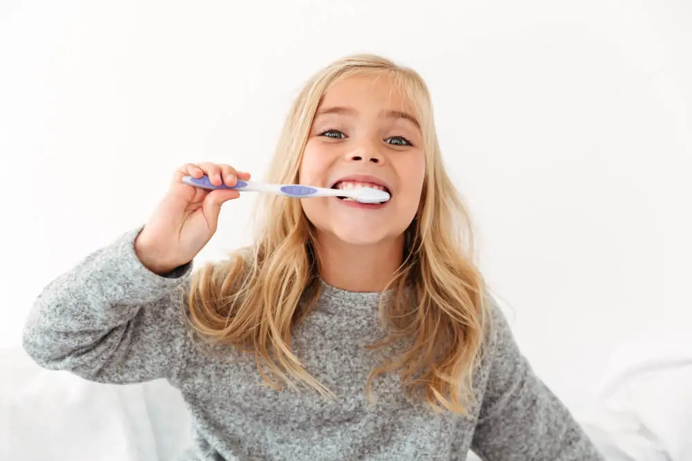 girl brushing teeth